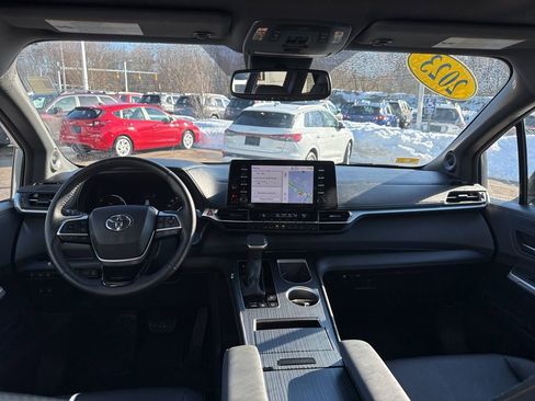 Used 2023 Toyota Sienna XLE Woodland Edition image 8