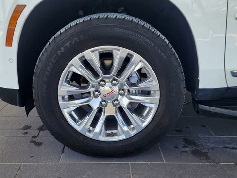Used 2025 GMC Yukon Denali RWD image 9