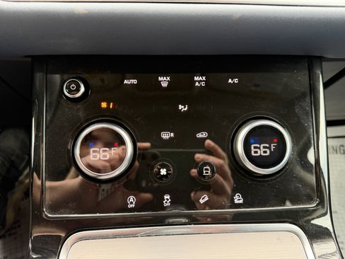 Used 2020 Land Rover Range Rover Evoque S image 31