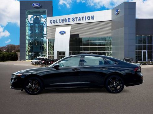 Used 2025 Honda Accord Sport image 3