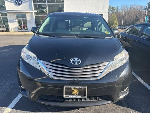 Used 2015 Toyota Sienna XLE image 7