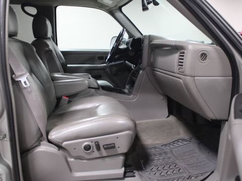 Used 2005 GMC Sierra 2500 SLT w/ Heavy-Duty Power Package image 11