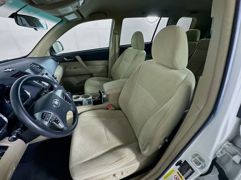 Used 2013 Toyota Highlander Plus image 13