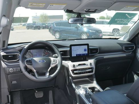 Used 2024 Ford Explorer XLT w/ Equipment Group 202A AWD/4WD image 31