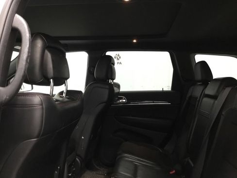 Used 2017 Jeep Grand Cherokee Trailhawk w/ Trailhawk Luxury Group AWD/4WD image 12