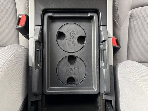 Certified 2022 Toyota Venza XLE image 30