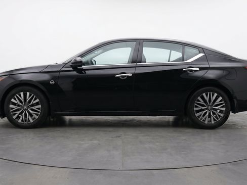 Used 2025 Nissan Altima 2.5 SV FWD image 5