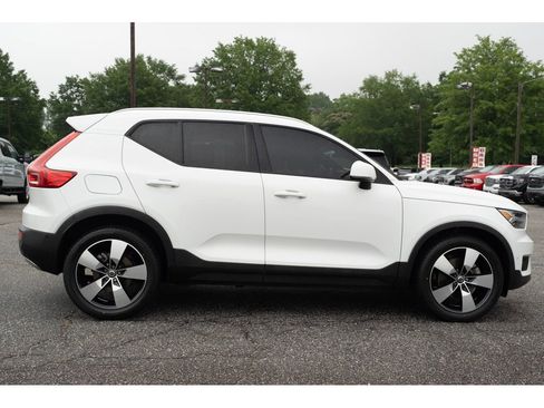 Used 2019 Volvo XC40 T5 Momentum AWD/4WD image 9