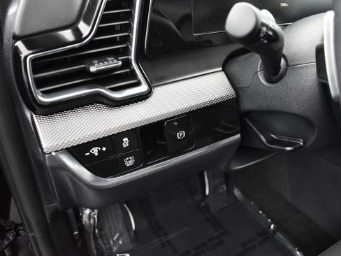 Used 2025 Kia Sportage LX image 11