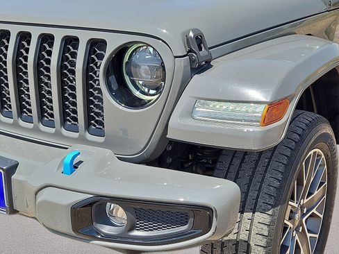 Used 2023 Jeep Wrangler Unlimited Sahara AWD/4WD image 9