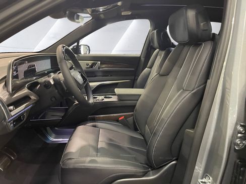 New 2026 Cadillac Vistiq Sport image 10