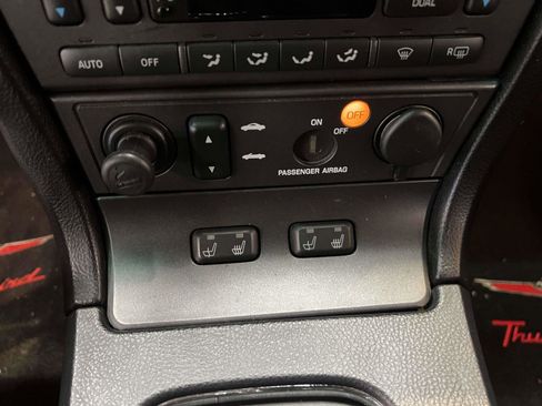 Used 2004 Ford Thunderbird image 20