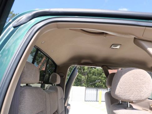 Used 2001 Toyota Tundra Limited w/ Off-Road Pkg AWD/4WD image 38