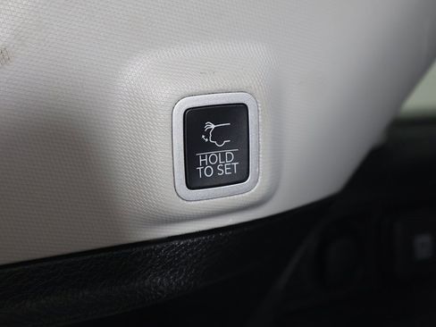 Used 2022 Jeep Grand Cherokee Limited image 21