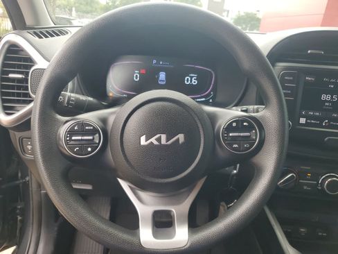 Used 2024 Kia Soul LX w/ Option Group 015 FWD image 13