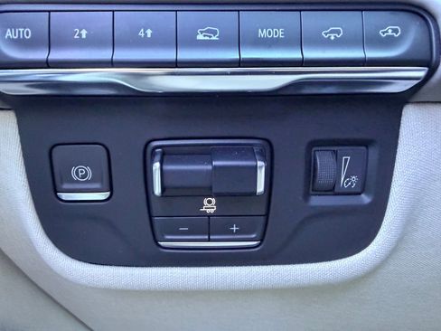 Used 2023 Cadillac Escalade Premium Luxury Platinum w/ LPO, Radiant Package AWD/4WD image 17