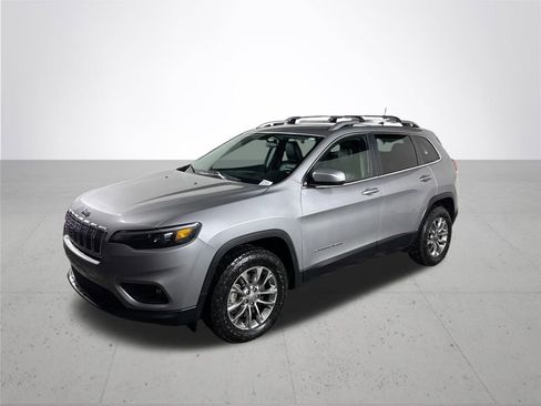 Used 2019 Jeep Cherokee Latitude Plus w/ Cold Weather Group image 2