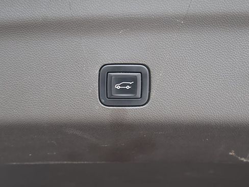Used 2022 Cadillac Escalade ESV Premium Luxury w/ Performance Package AWD/4WD image 12