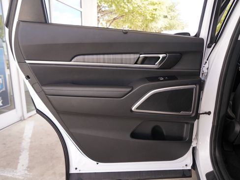Used 2024 Kia Telluride EX w/ EX Captain's Chair Package FWD image 32