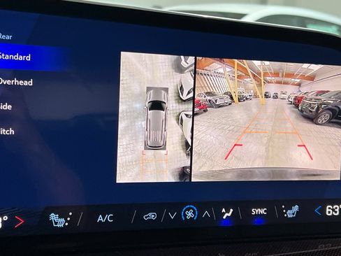 New 2026 Chevrolet Traverse Z71 w/ Enhanced Driving Package AWD/4WD image 21