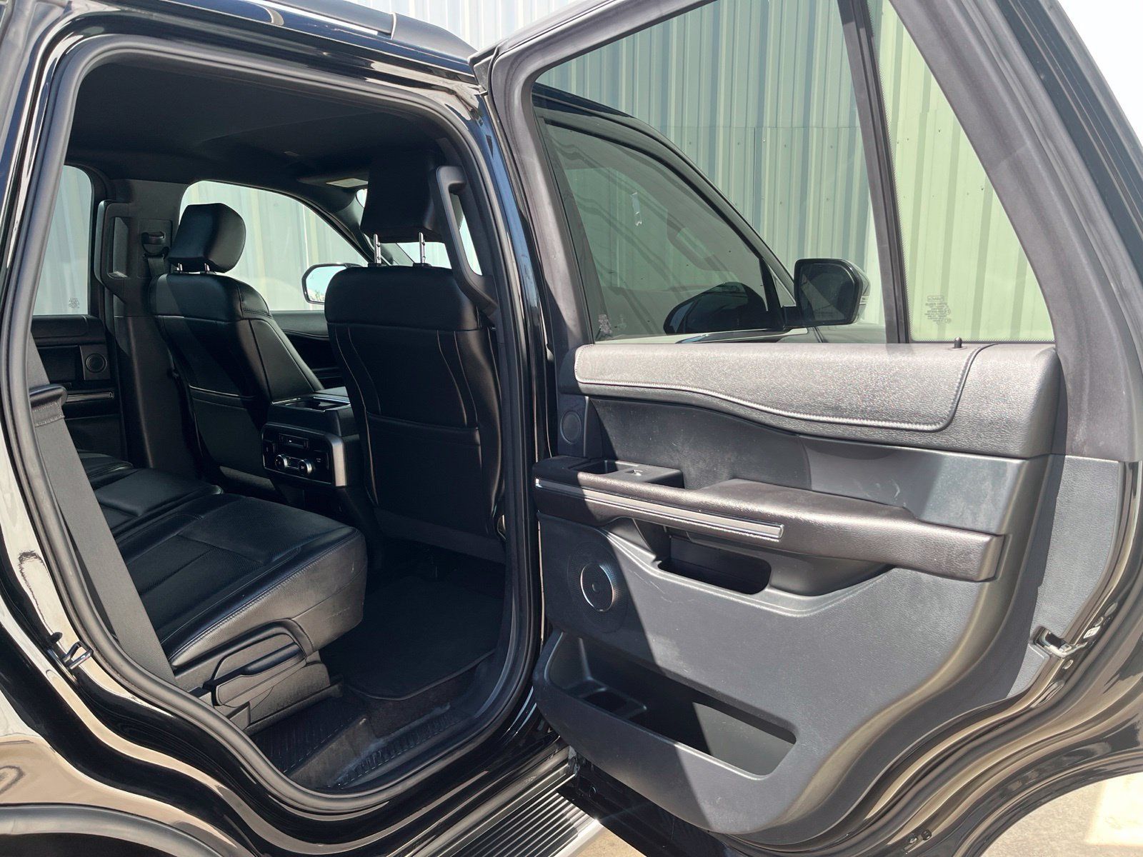 Used 2018 Ford Expedition XLT w/ Equipment Group 202A RWD image 14