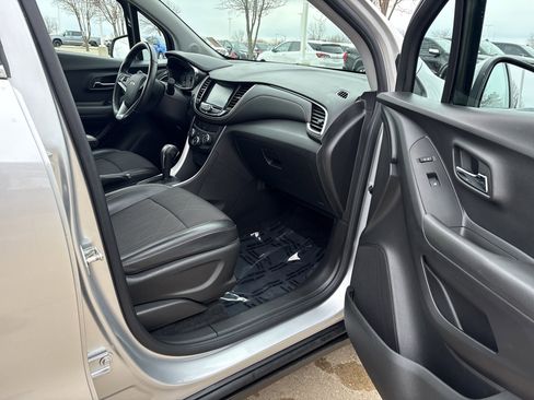 Used 2017 Chevrolet Trax LT w/ LT Convenience Package image 14