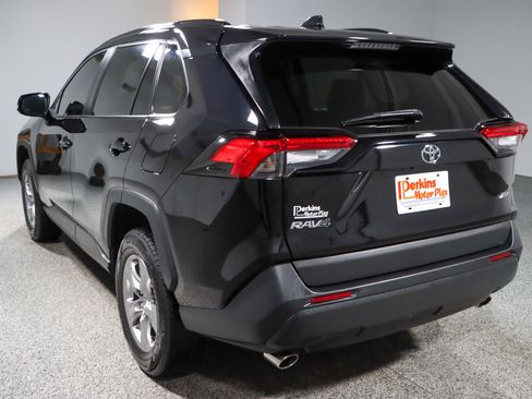Used 2022 Toyota RAV4 XLE image 9