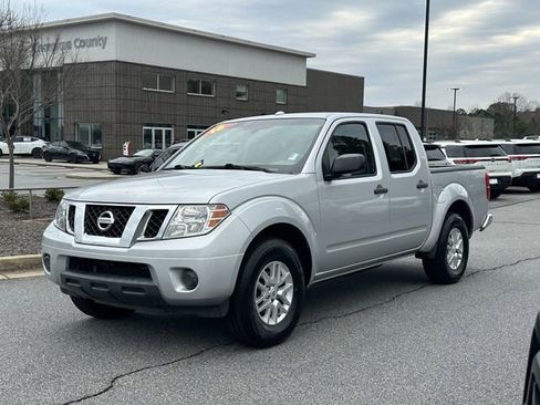 Used 2016 Nissan Frontier SV image 3
