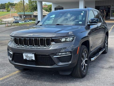 Used 2025 Jeep Grand Cherokee Limited AWD/4WD image 10