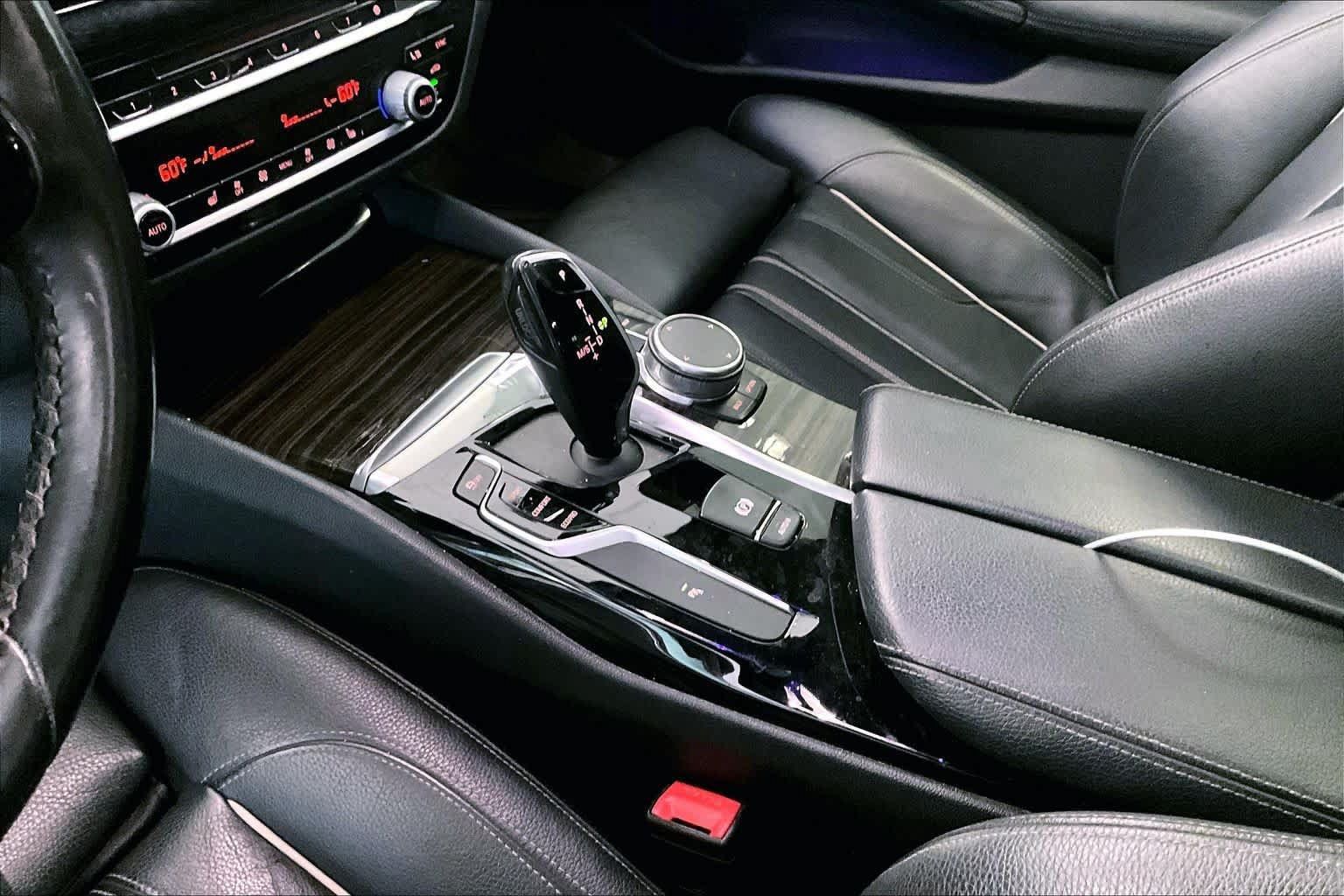 Used 2019 BMW 530i w/ Convenience Package RWD image 14