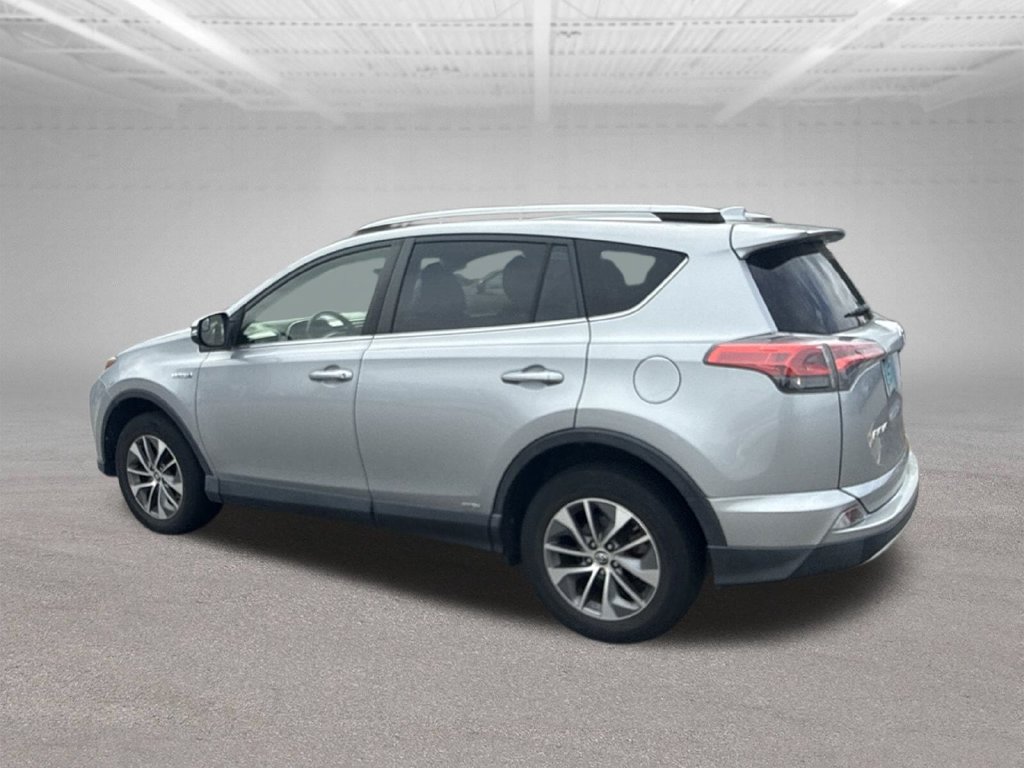 Used 2017 Toyota RAV4 XLE AWD/4WD image 3