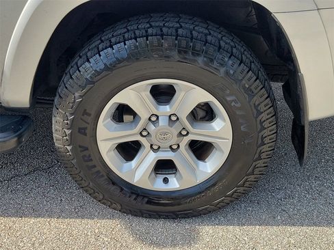 Used 2014 Toyota 4Runner SR5 image 5