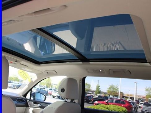 Used 2023 Volkswagen Tiguan SE w/ Panoramic Sunroof Package AWD/4WD image 27