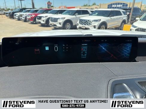 Used 2025 Ford Expedition Platinum AWD/4WD image 23