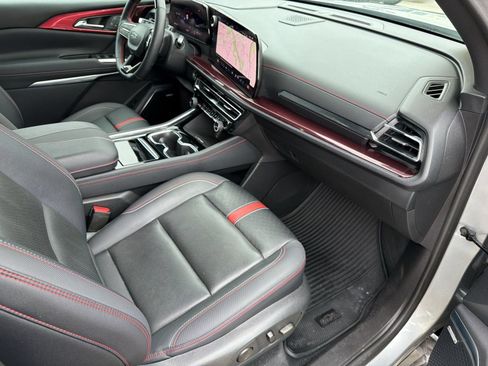 Certified 2024 Chevrolet Traverse RS FWD image 26
