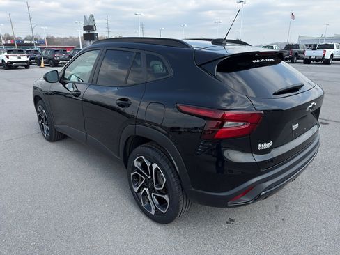 Used 2024 Chevrolet Trax RS w/ Sunroof Package image 3