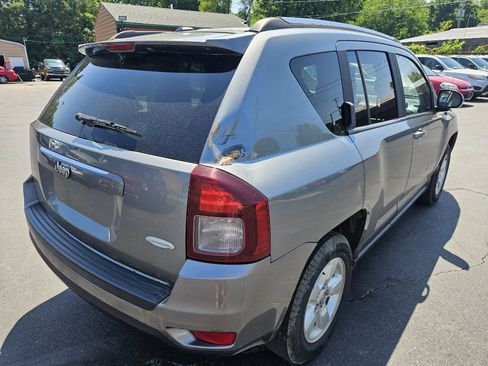 Used 2014 Jeep Compass Latitude w/ Sun/Sound Group FWD image 9
