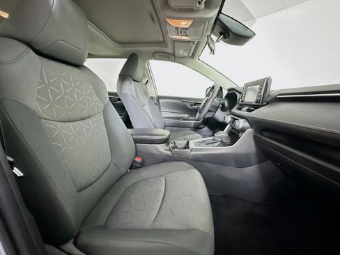 Used 2021 Toyota RAV4 XLE image 31