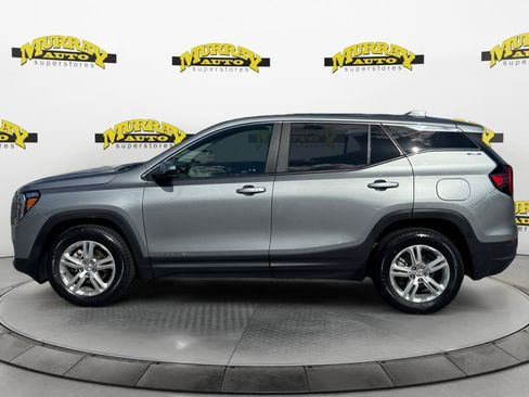 Used 2024 GMC Terrain SLE FWD image 2