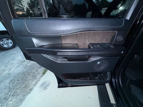 Used 2018 Ford Expedition Limited w/ Equipment Group 301A AWD/4WD image 22