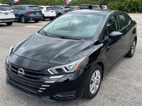 Used 2024 Nissan Versa S w/ Trunk Package FWD image 2