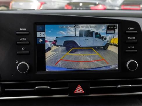 Used 2025 Hyundai Elantra SE FWD image 26