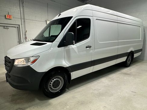 Used 2024 Mercedes-Benz Sprinter 2500 image 17
