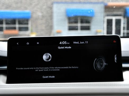 Used 2024 Genesis G70 2.5T image 18