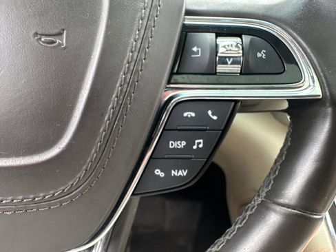 Used 2017 Lincoln Continental Reserve w/ Climate Package image 21