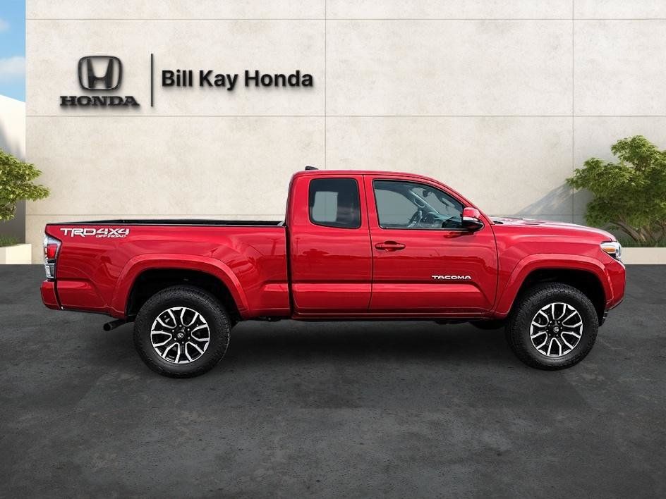 Used 2022 Toyota Tacoma TRD Sport w/ TRD Premium Sport Package AWD/4WD image 9