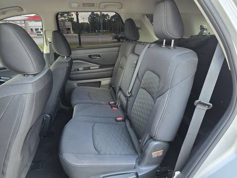 Used 2024 Nissan Pathfinder SV AWD/4WD image 14