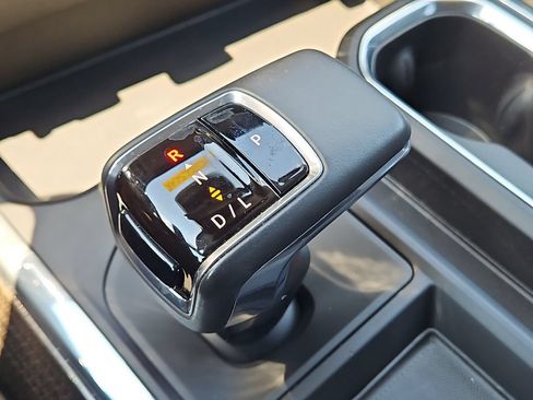 Used 2022 Chevrolet Silverado 1500 LT AWD/4WD image 30