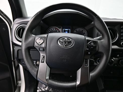 Used 2023 Toyota Tacoma TRD Off-Road AWD/4WD image 8