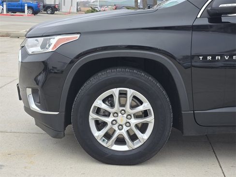 Used 2021 Chevrolet Traverse LT image 8